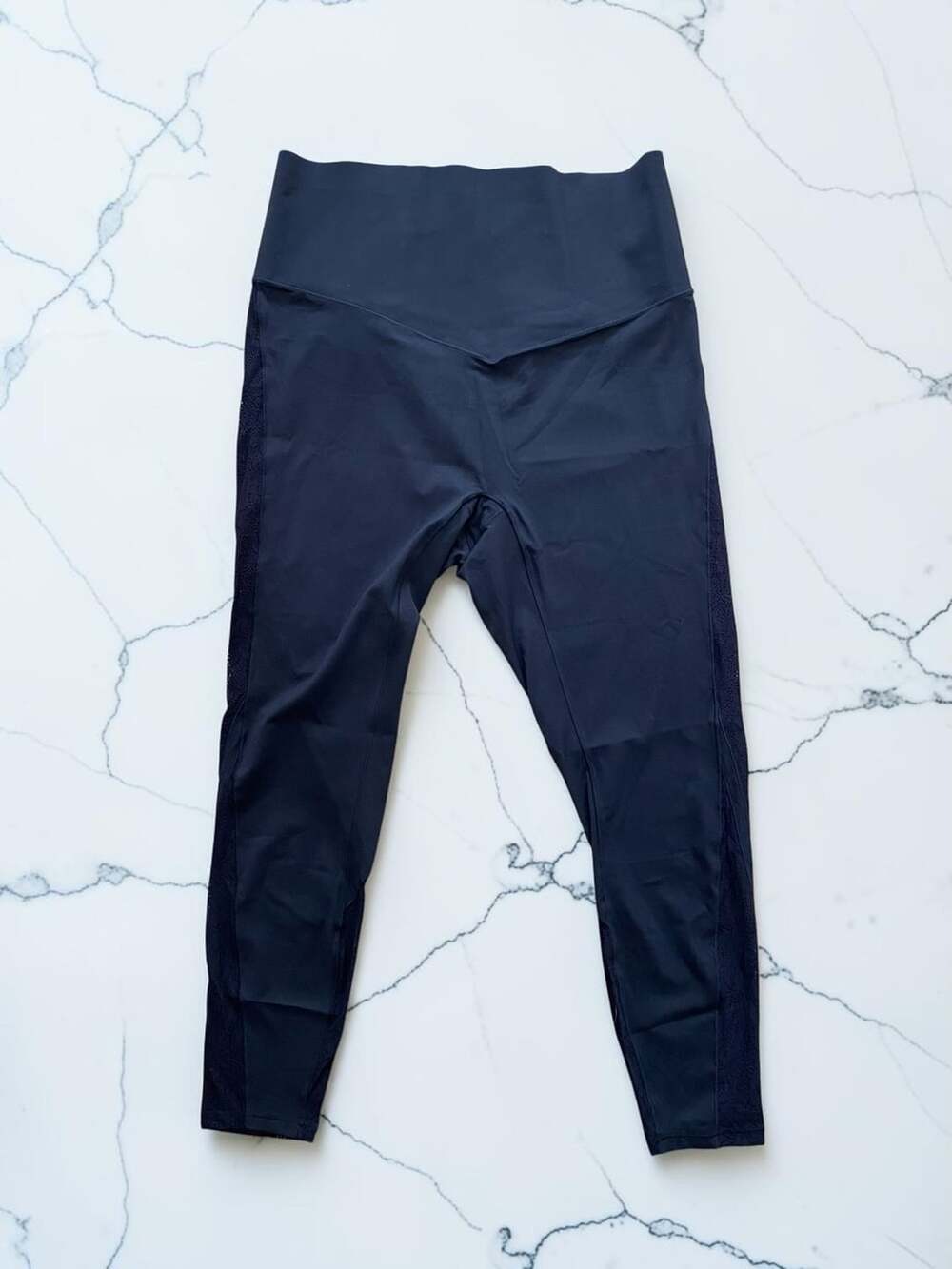 Halara UltraSculpt High Waisted Tummy Control Contrast Lace Cropped Yoga Legging